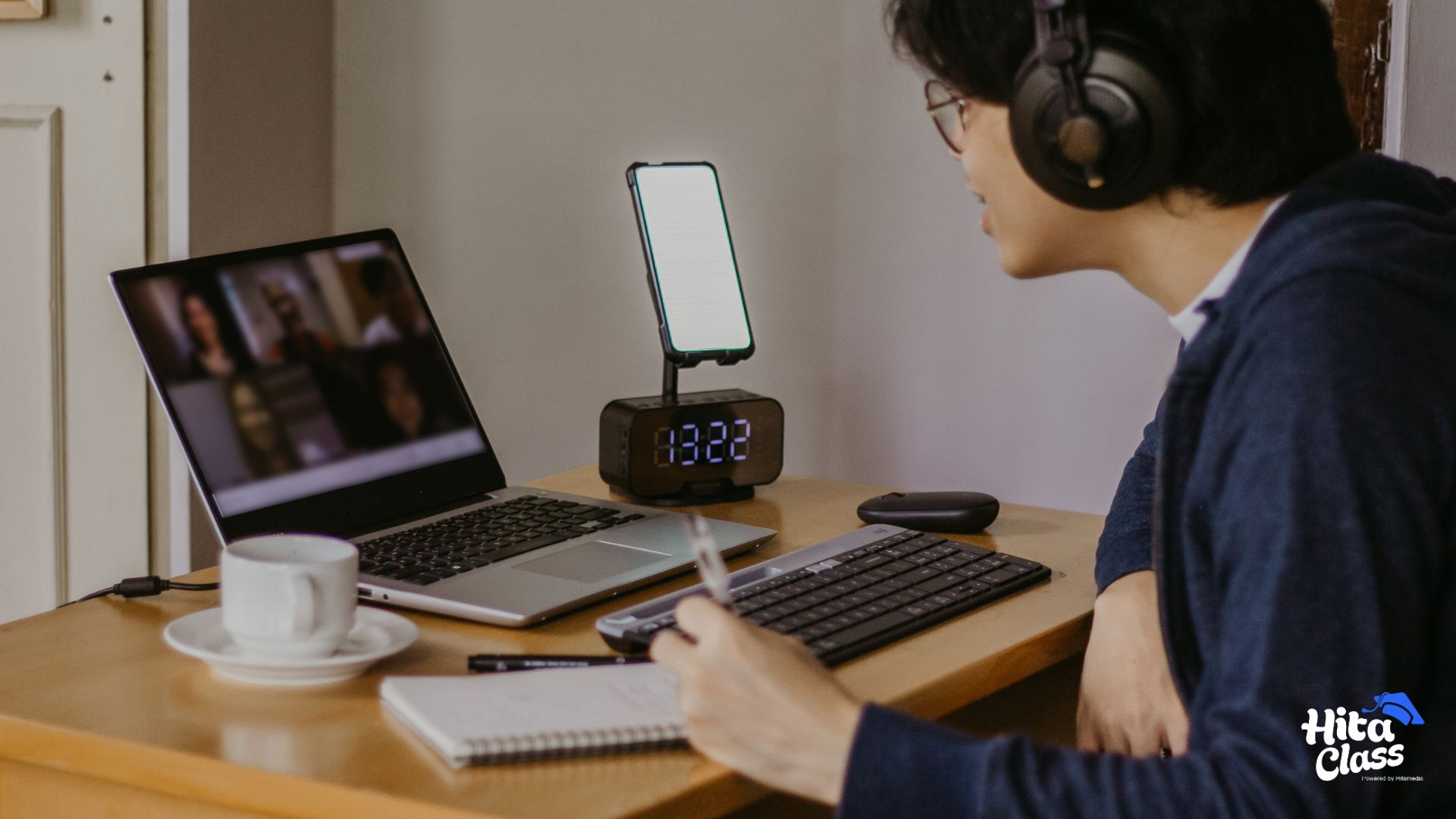 You are currently viewing Kelas Inggris Online — Belajar Bahasa Inggris Praktis & Fleksibel di Hitaclass